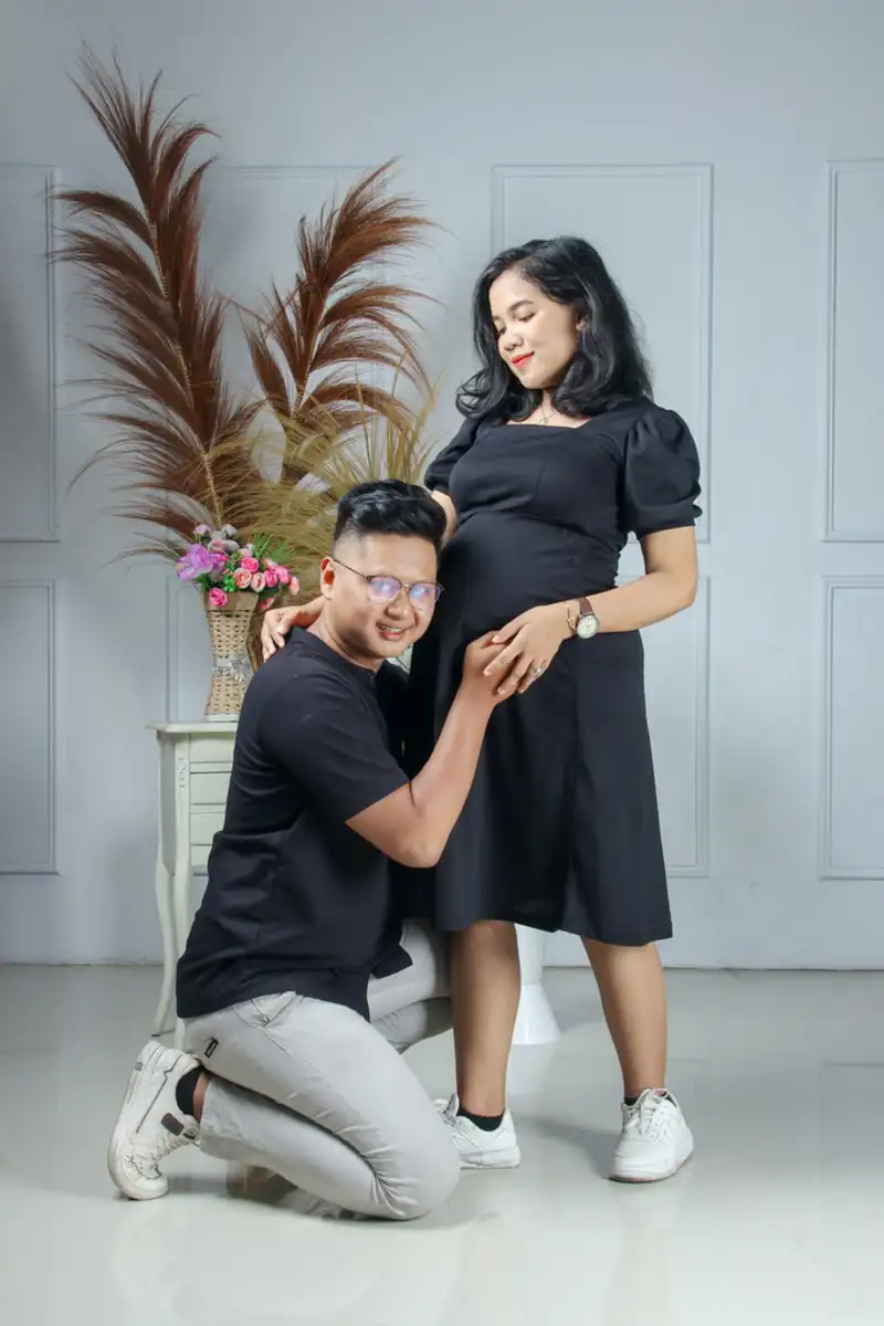 Foto maternity session di Studio Kuningan Ahmad Yani - potret ibu hamil